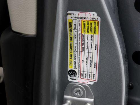 Used 2021 Chrysler Voyager Lxi FWD image 36