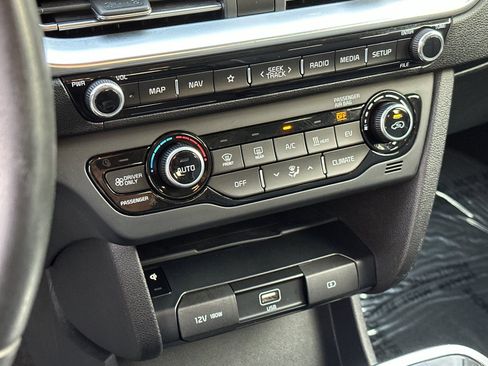 Used 2022 Kia Niro EX image 21