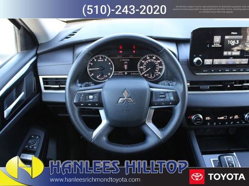 Used 2024 Mitsubishi Outlander SE image 17