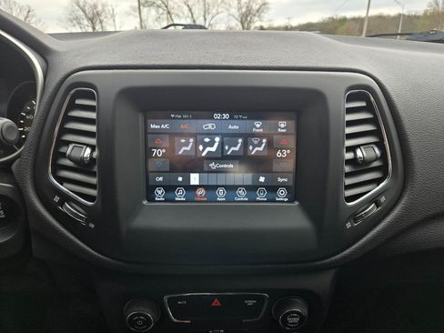 Used 2019 Jeep Compass Latitude w/ Popular Equipment Group AWD/4WD image 14