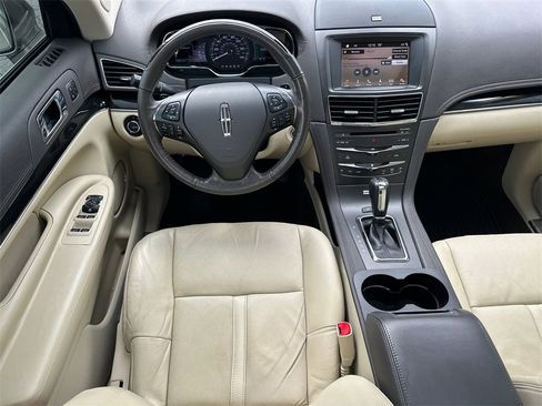 Used 2019 Lincoln MKT AWD image 24