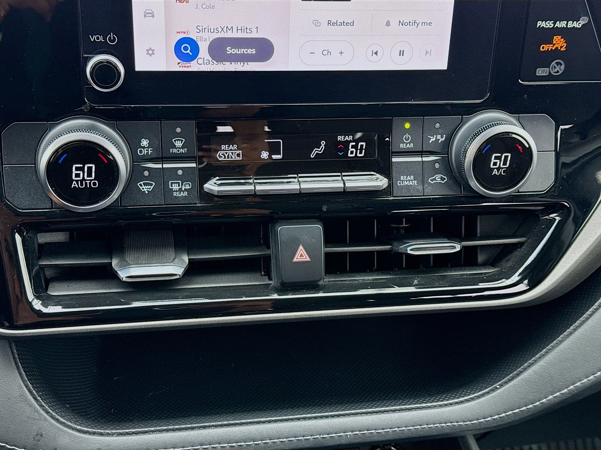 Used 2023 Toyota Highlander LE FWD image 12