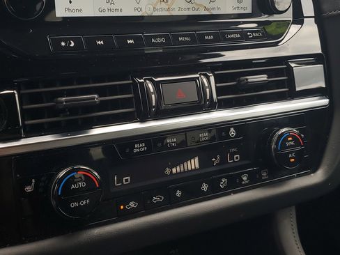 Used 2023 Nissan Pathfinder SL w/ SL Premium Package FWD image 11