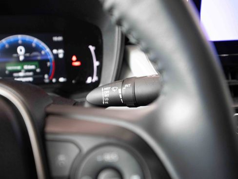 Used 2025 Toyota Corolla SE w/ SE Premium Package image 14