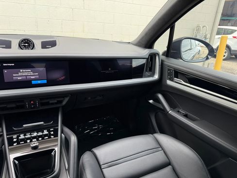 Used 2024 Porsche Cayenne Turbo image 41
