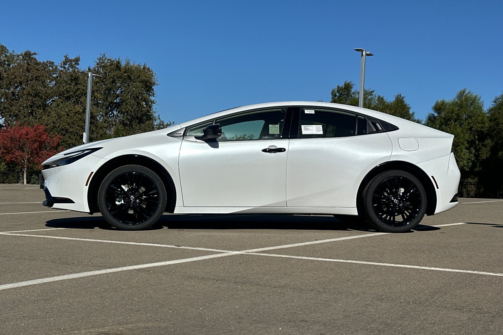 New 2027 Toyota Prius Plug-In Hybrid FWD image 9
