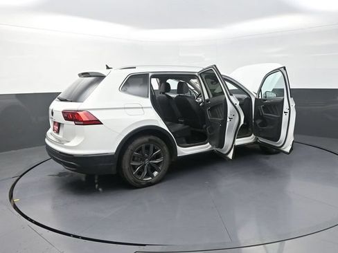Used 2022 Volkswagen Tiguan SE w/ Panoramic Sunroof Package FWD image 45