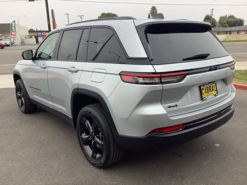 New 2025 Jeep Grand Cherokee Altitude image 22