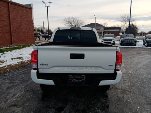Used 2016 Toyota Tacoma SR image 4