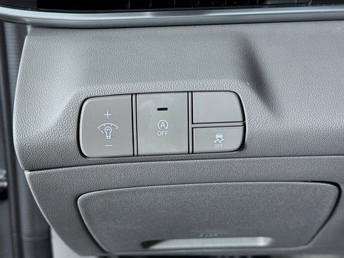 Certified 2025 Hyundai Elantra SE image 10