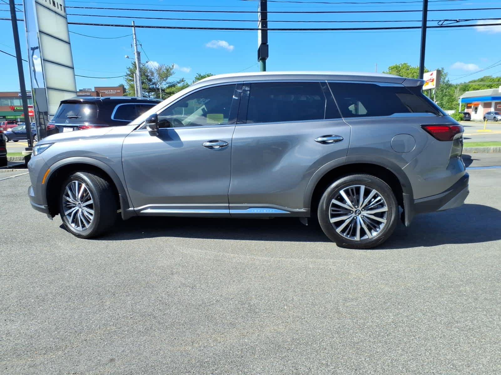 Certified 2023 INFINITI QX60 Sensory w/ Cargo Package AWD/4WD image 8