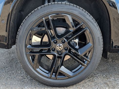 New 2026 Volkswagen Tiguan SE R-Line image 5