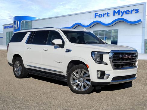 Used 2021 GMC Yukon XL SLT w/ SLT Luxury Plus Package image 1