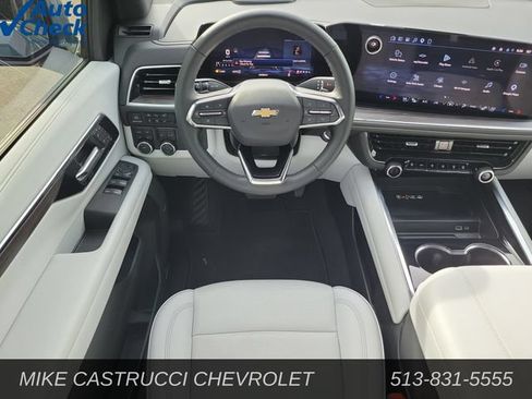 Used 2025 Chevrolet Suburban Premier AWD/4WD image 11