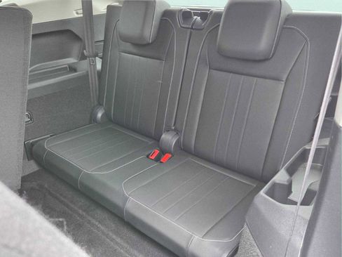 Used 2023 Volkswagen Tiguan SE FWD image 9
