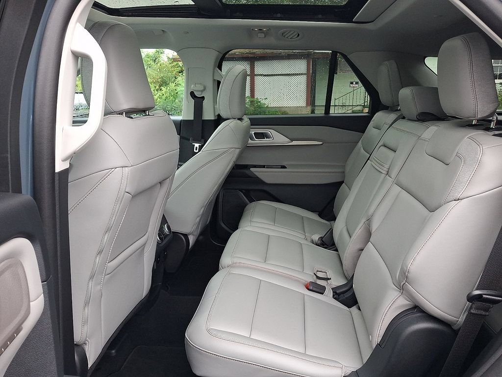 Certified 2025 Ford Explorer Active w/ Active Comfort Package AWD/4WD image 11
