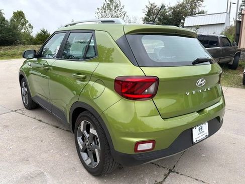 Used 2023 Hyundai Venue SEL w/ Cargo Package FWD image 5