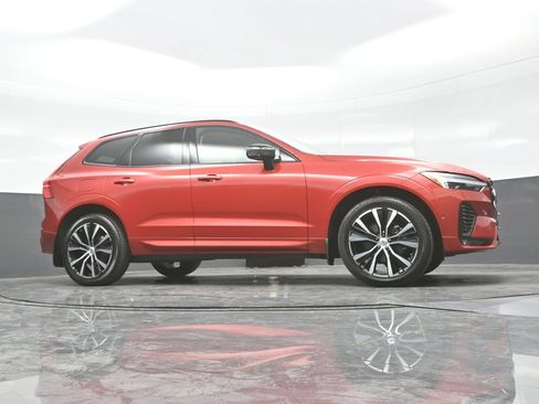Used 2024 Volvo XC60 B5 Plus AWD/4WD image 29