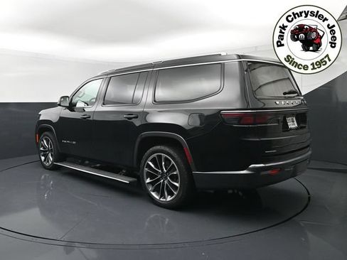 Used 2022 Jeep Wagoneer Series III w/ Premium Group I AWD/4WD image 4