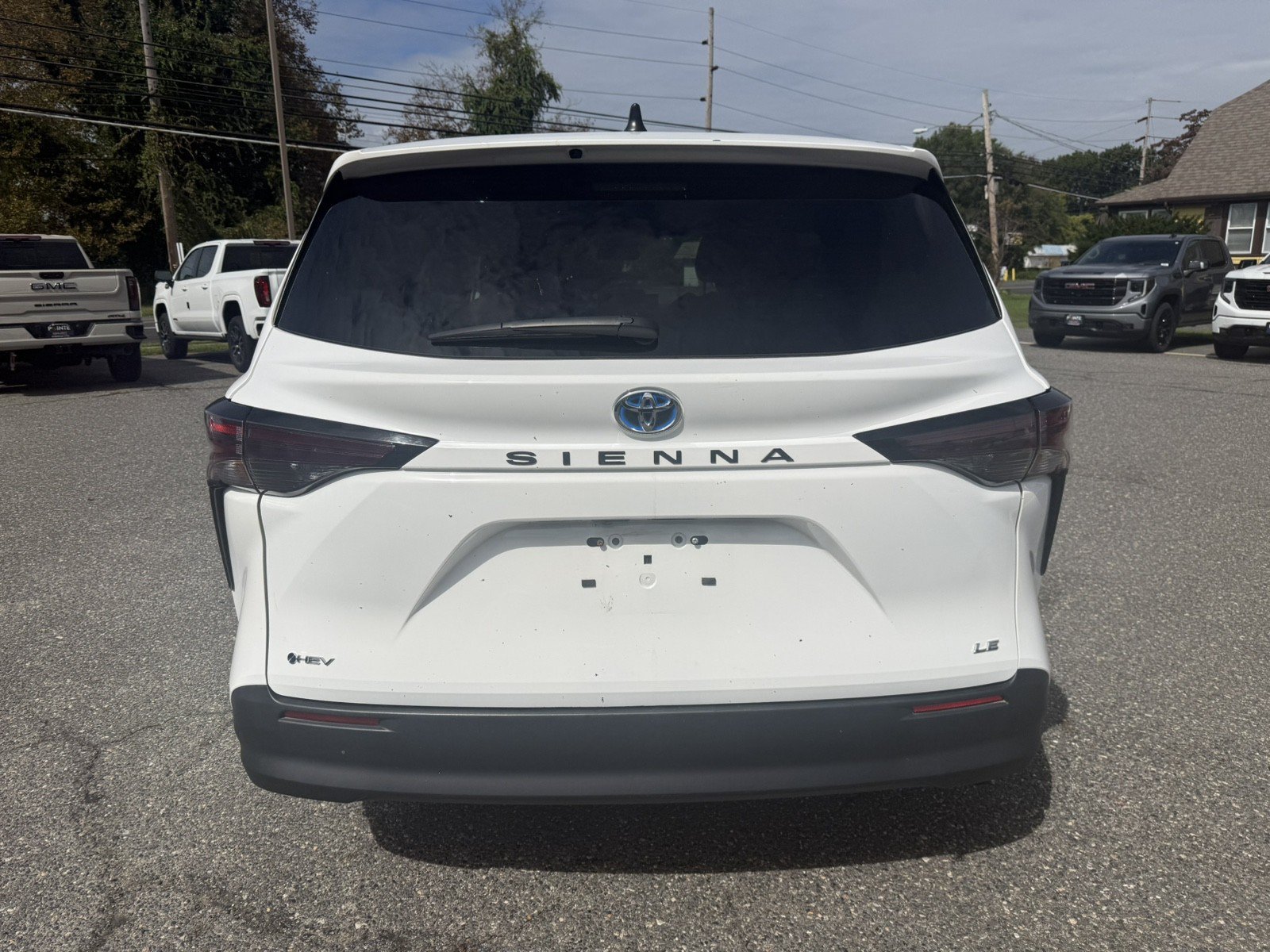 Used 2025 Toyota Sienna LE FWD image 4