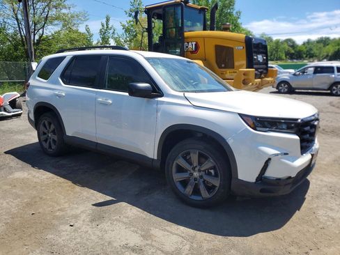Used 2025 Honda Pilot Sport image 1