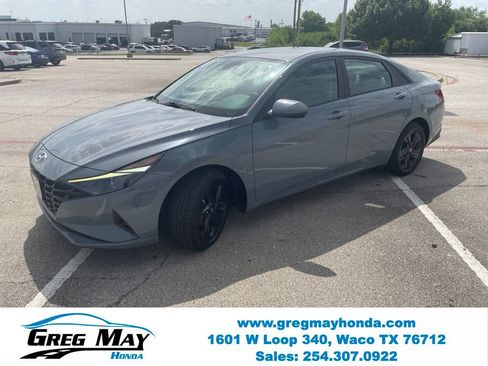 Used 2022 Hyundai Elantra SEL w/ Convenience Package FWD image 8