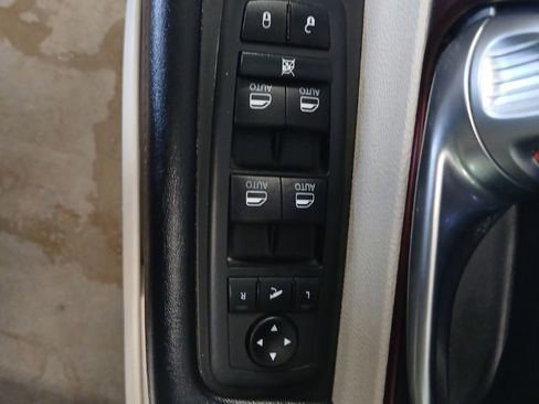 Used 2020 Chrysler Pacifica Limited FWD image 27