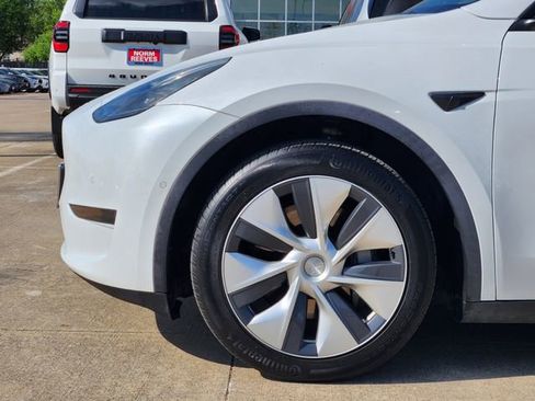 Used 2021 Tesla Model Y Long Range image 5