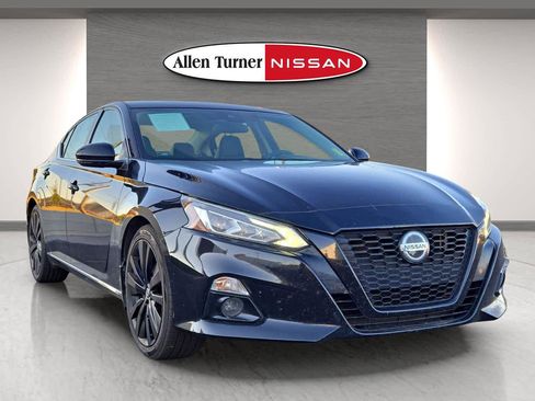 Used 2022 Nissan Altima 2.5 SR w/ Midnight Edition Package image 2