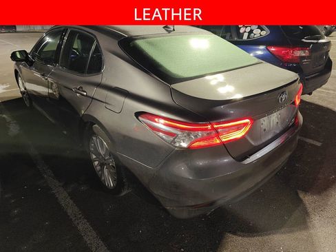 Used 2018 Toyota Camry XLE image 4