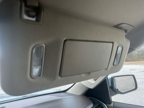 Used 2018 Chevrolet Suburban Premier image 27