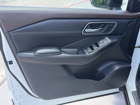Used 2021 Nissan Rogue Platinum AWD/4WD image 12