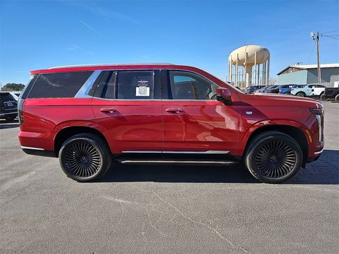 Used 2025 Cadillac Escalade Luxury image 9