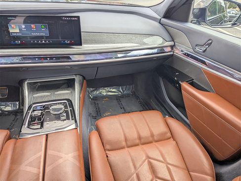 Used 2023 BMW i7 xDrive60 image 8