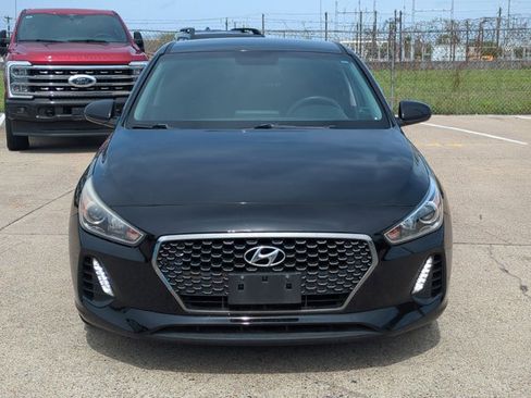 Used 2019 Hyundai Elantra GT image 2