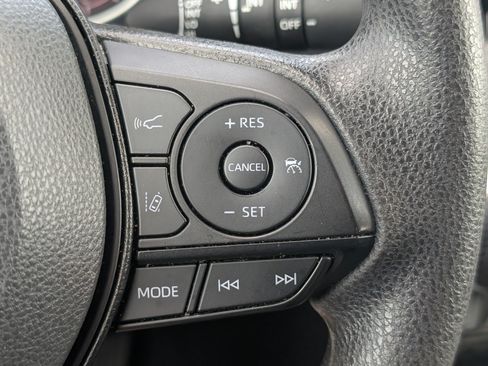 Used 2025 Toyota RAV4 XLE AWD/4WD image 16