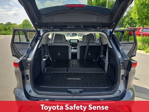 Certified 2024 Toyota Highlander Limited AWD/4WD image 15