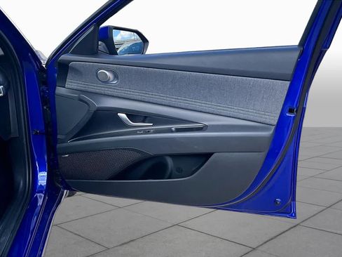 Certified 2025 Hyundai Elantra Limited FWD image 21