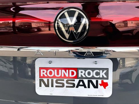 Used 2024 Volkswagen Atlas Cross Sport SEL R-Line image 10