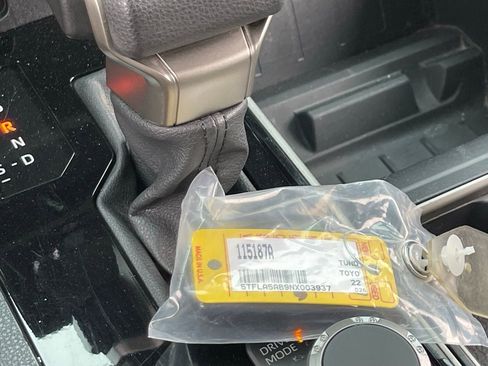 Used 2022 Toyota Tundra SR5 w/ Convenience Package image 10