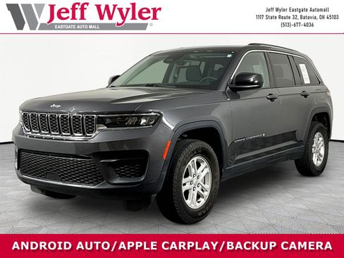 Used 2023 Jeep Grand Cherokee Laredo AWD/4WD image 1