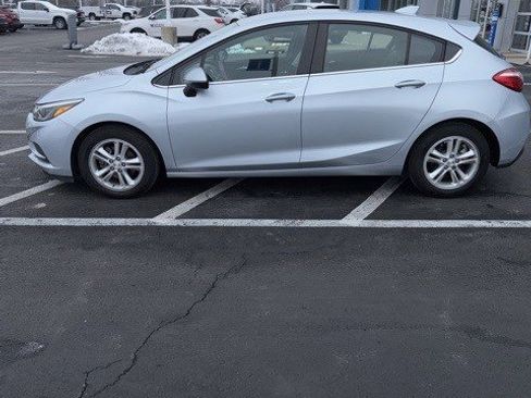 Used 2017 Chevrolet Cruze LT image 9