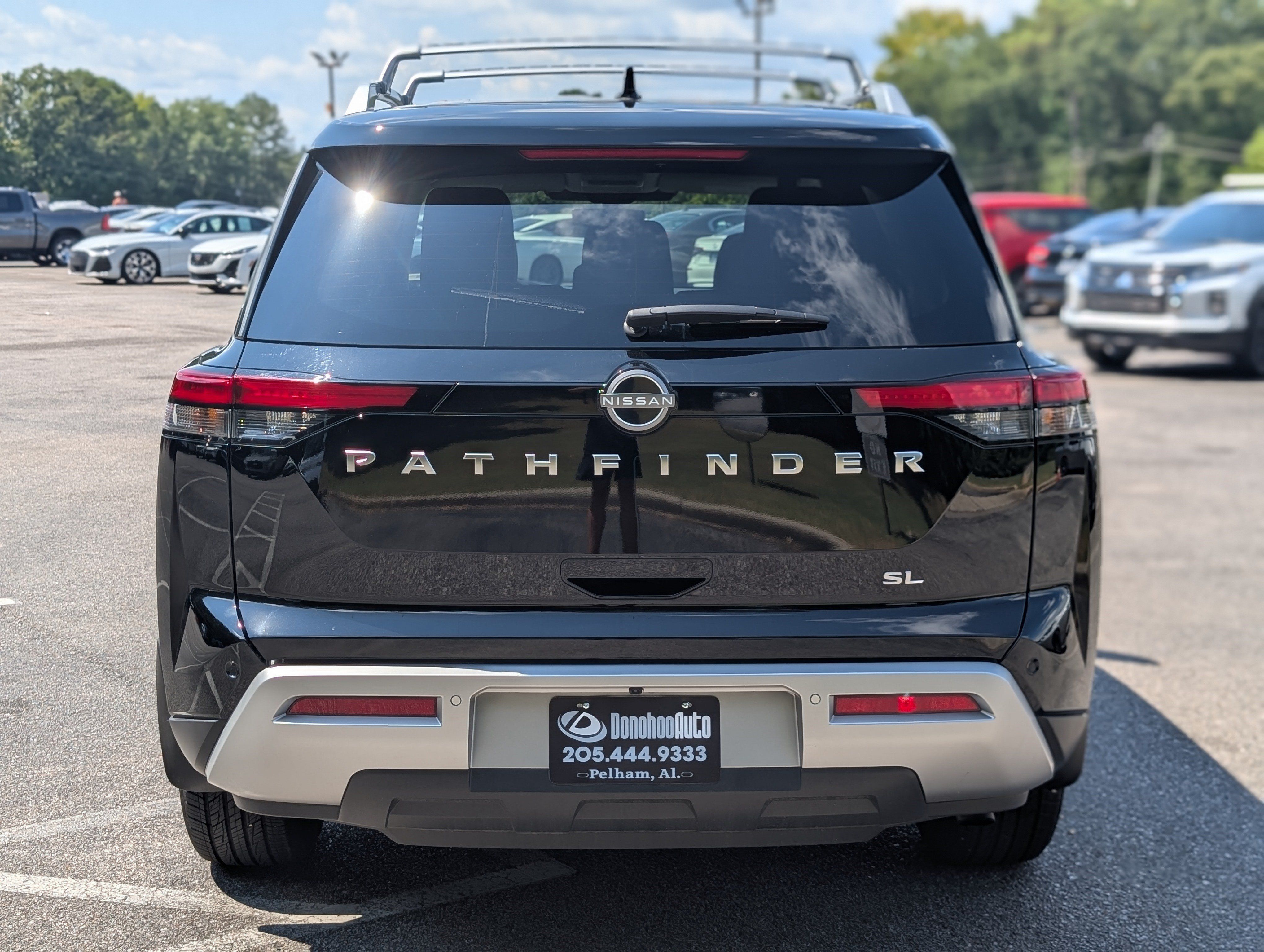 Used 2025 Nissan Pathfinder SL FWD image 8