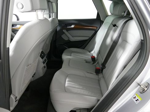 Certified 2022 Audi Q5 2.0T Premium w/ Convenience Package AWD/4WD image 31