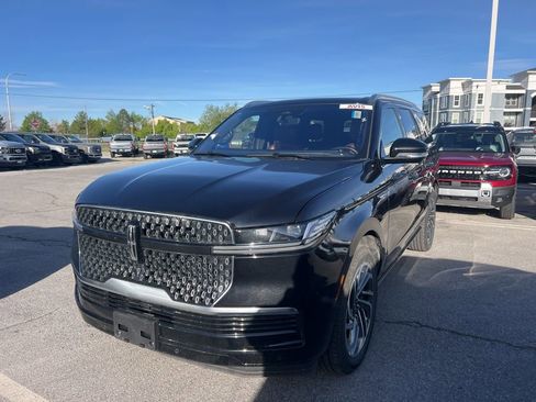 Used 2025 Lincoln Navigator Reserve image 18