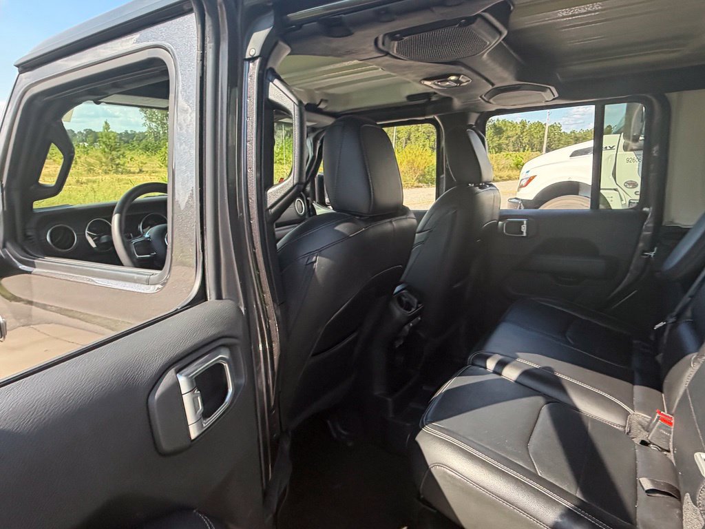 Used 2023 Jeep Wrangler Unlimited Sahara AWD/4WD image 32