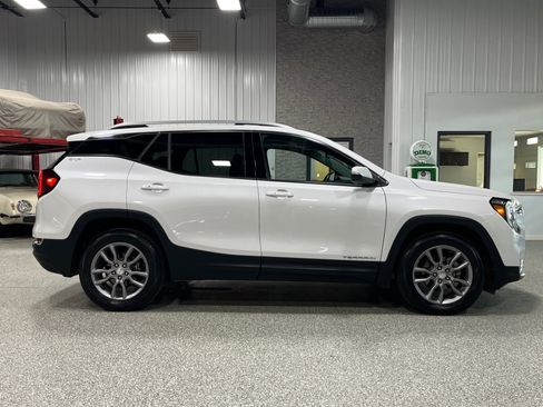 Certified 2022 GMC Terrain SLT w/ Infotainment Package II image 5