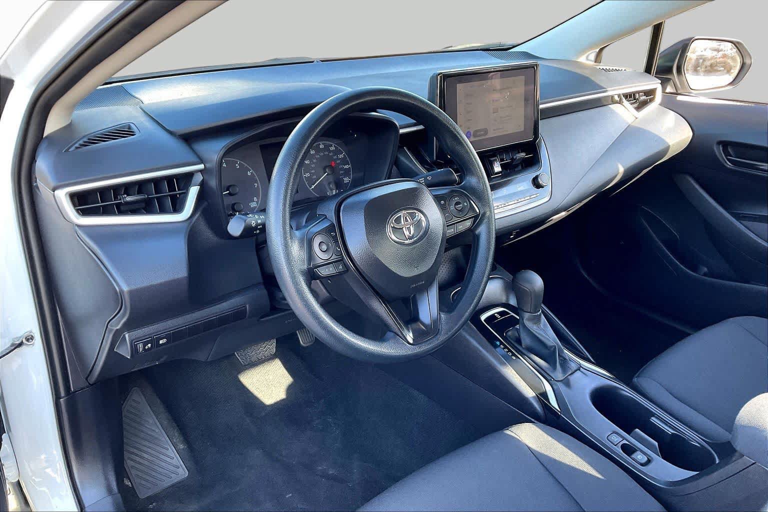 Used 2025 Toyota Corolla LE FWD image 15