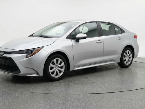Used 2025 Toyota Corolla LE FWD image 3