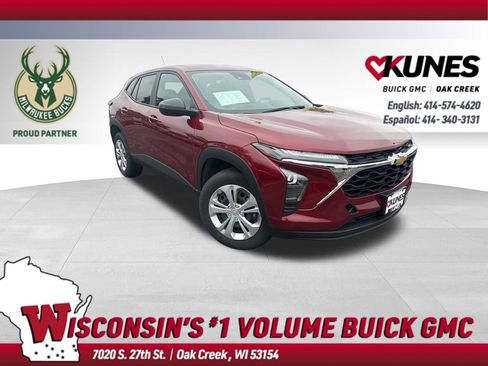 Used 2025 Chevrolet Trax LS image 1